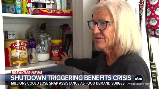 With neither Democrats nor Republicans willing to budge on day 29 of the government shutdown, tens of millions of Americans are just two days away from losing SNAP federal food assistance, triggering many to stock up at food pantries. Jay O'Brien reports. https://abcnews.link/1IM4nLx | ABC World News Tonight with David Muir