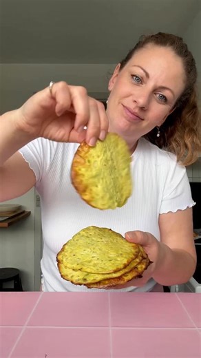 “It’s a wrap”- lækkert alternativ til almindeligt brød 🥑 Med få ingredienser kan du lave avokado “brød”. Skønne som alternativ til eks wrap, burgerboller mm. Se link til opskrift i kommentarfeltet #grøntsager #avokado #nemmad #del | Madmusen