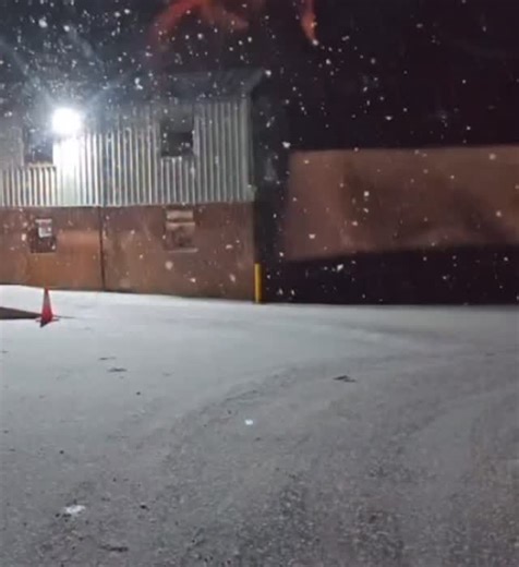 SNOW ⛄️ | A short spell of light snow has left some very icy conditions on roads and pavements across Hereford and surrounding areas. This was the snow falling in Rotherwas. Thanks to Tony. 📸 #YourHerefordshire | Your Herefordshire