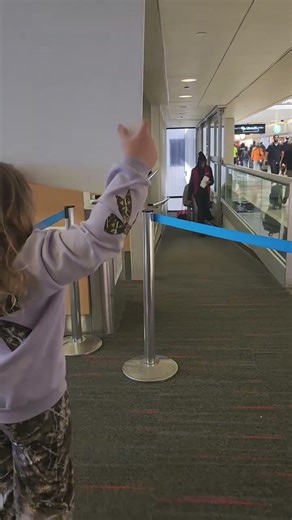 elkat is HOME.... 12 yrs old ... spring break lol