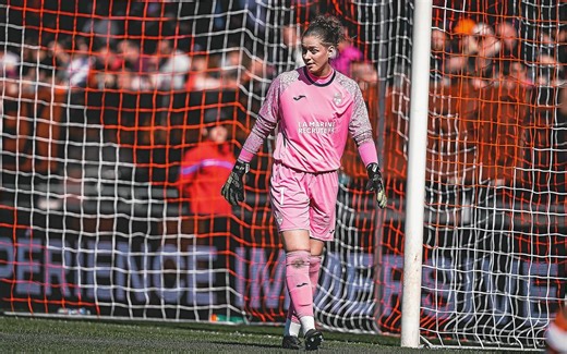 « Fabien Audard m’a calmée parce que j’étais stressée » : Alizée Flagellat, gardienne de l’équipe féminine du FC Lorient, a vécu un rêve lors du match des légendes | Le Télégramme
