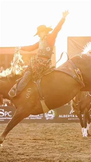 Kolby just cruisin’ in 4th gear in that @Hardgrass Bronc Match light