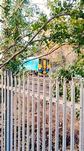 Class 153 arriving into Southampton Central #britishrail #train #railwaycontent #networkrail