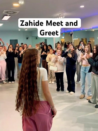 Zahide meet and greet 😊 #lunatix #zahide #tiktok #dancefluencer #happy #fans