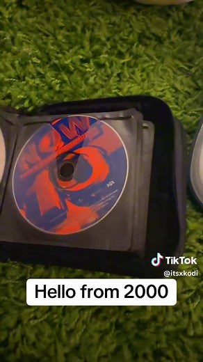 Explore the iBook G3 Clamshell From the 2000s