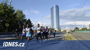 Olomoucký půlmaraton zavře v sobotu třicet ulic, omezení čeká i MHD - iDNES.cz