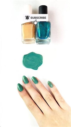 Reverse Green Shimmer & Cream Nails 💚🔄