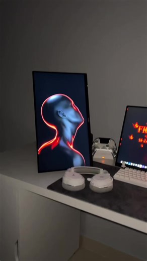 Innovative Cable-Free PC Setup