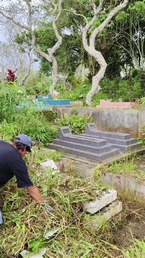 Selamat Kalian Dirayakan: Makam Cleaner
