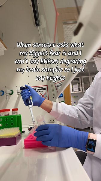 … or the -80 freezer breaking down during summer break 🥴 what’s yours?? Sciencerely, Stina #womeninstem #science #research #phdlife #phd