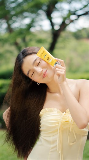 Belle Mariano 🧚 on Instagram: "Soft sun, slower days, and skin that feels as dreamy as the season. I’m romanticizing every golden moment. This is my dream summer. What about yours? 🤍💛 #pondsph #pondsdreamsummer #pondsuvmiracle #pondsdreamspf"