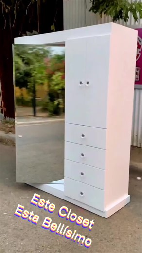 Closet con Zapatera Giratoria: Diseño y Funcionalidad