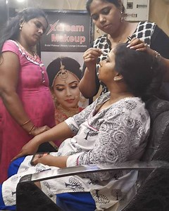 Pro makeup class The art of styling and professional make-up has always been chased after by many and it has become extremely tough to create a niche for yourself as a makeup artist in this brush-n-rush racing field! Through this course, you will be able to learn using the best of tools that the industry has to offer along with tips and tricks to special techniques that will set you apart from the others! That’s not all! The best part is that these techniques along with some extra perks and a pr