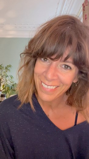 Magali Ripoll on Instagram: "« Ça casse » Maurane, 1991. En passant, rien de spé, on a répété cette chanson avec les #zicos pour @noplpoff du coup elle trottait dans mes oreilles alors j’avais envie qu’elle en fasse autant dans les vôtres! 🥰😊🎤🎶 Paroles et musique Peter Lorne, interprétée en vrai par @mauraneofficiel ✨ Douce nuitée à todos!😘 #chansondujour #songoftheday #songofthenight #maurane #singer (à peu près) #piano (à peu près aussi) on est bien d’accord on base les hashtag sur le loo