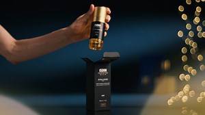 Experience visibly younger skin with Retinal Intense, the biphasic night serum that helps accelerate skin renewal. Formulated with retinaldehyde, it visibly reduces fine lines and wrinkles for smoother, more even, and younger-looking skin.✨ Benefits👇🏽 - Renews and repairs the skin. - Anti-wrinkle action. - Minimises dryness and discomfort associated with retinoid use. - Smooth and silky finish. - Patented formula* How to Use: 🌙 In your night routine, dispense two pumps of product and mix both