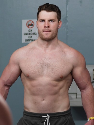 Don't do this. Some exercise variation is good, I wish I could switch it up holy moly. I think this is a good example of how you can still make solid gains with even just 1 exercise and the takeaway for you should be that it's likely the emphasis on exercise variation and little movement hacks to spark more muscle growth....is vastly OVER STATED. For muscle gain specifically. Performance goals, mobility, functional training etc. obvs a different ball game.