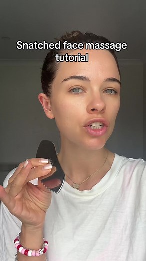 Save this tutorial! Hands down my fave christmas present! Best facial tool I have used and i genuinely see a difference when i do this routine. I have been doing it every night before bed! Gua sha routine ☁️🥰 #guashatutorial #guasha #facegym #facemassage