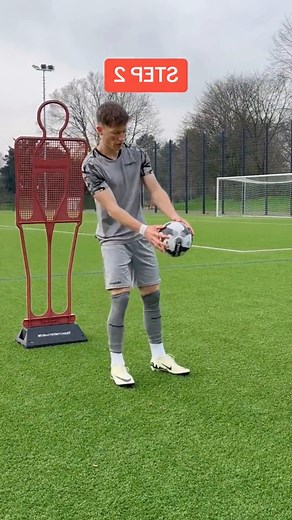 2.3M views · 25K reactions | 5_LEARN THIS VIRAL FOOTBALL SKILL #football #Soccer #skills #tutorial #football #Soccer #fussball #trainingchallenge #BOOMchallenge #skills #tipps #tricks #reelsviral #videos #explore #fyp #viralreels #instagood #best #trendingreels #trending #trendingnow #amsr | Ball Skill | Facebook