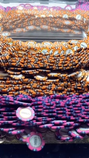 Huge wall of casino chips crashes inside the coin pusher machine! | Change Videos