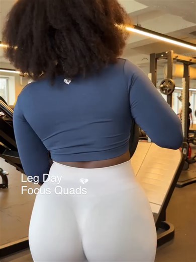 focusing on our quads today at the gym - do we love? 🫰 save this video for some workout inspo ❤️ #womensbest @joelleyossa.fitness
