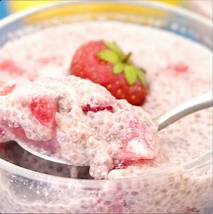 19K views · 90 reactions | You’ll love this low carb strawberry chia pudding with almond milk. The fruity flavor is very refreshing and it’s a tasty way to get the benefits of chia seeds. FULL PRINTABLE RECIPE: https://lowcarbyum.com/strawberry-almond-milk-chia-pudding/ | Low Carb Yum | Facebook