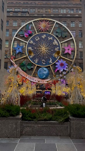 Katy• NYC • Travel | Unless you’re shopping there ✨ 🎄 How Saks Comes Up With Their Light Show Each year has a theme (example: “Land of 1000 Delights,”... | Instagram