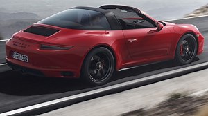ポルシェ 911シリーズに新型GTSモデルを追加──その違いはより鮮烈に