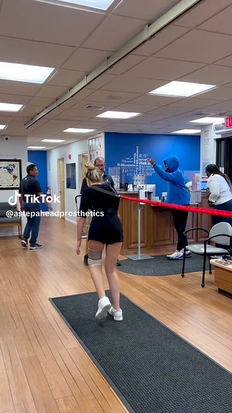 🤩Nothing can stop Ali! As a new amputee, she pushes herself during prosthetic training, improving her gait, core strength, and mobility every day. Her determination and resilience are truly inspiring! ✨🦾🦿 #prostheticleg #workoutmotivation