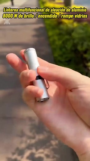 🔦✨¿Cansado de las linternas voluminosas y poco potentes? 😫 Esta mini linterna de aleación de aluminio ofrece una luminosidad extrema, una gran durabilidad y la comodidad de poder usarla sin manos, todo ello en un diseño diminuto, ¡perfecto para aventuras, emergencias y uso diario! 🚀🌙 ✅ SUPERLUMINOSA Y MULTIMODO: Hasta 1300 lúmenes 🌟 con 5-8 modos ajustables (alto/medio/bajo/estroboscópico/SOS): ¡ilumina cualquier escena! ⚡🔄 ✅ ARMADURA DE ALEACIÓN DE ALUMINIO: Cuerpo metálico de grado aeroe