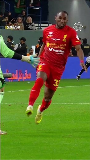 Julian Quinones’s persistence gave Al Qadsiah this goal 🤯 #spl #soccer