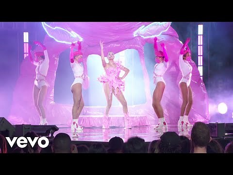 Kim Petras - Future Starts Now (Live on The 2021 MTV VMAs)
