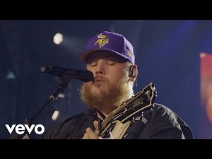 Luke Combs, Justin Bieber and Other Musicians Who Have Covered Tracy Chapman's 'Fast Car'