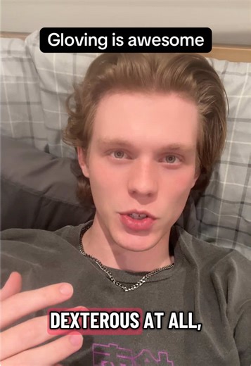 Gloving Techniques: How to Make a Puppet with Style