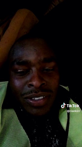 High-Visibility Safety Vest Features in Low-Light Conditions