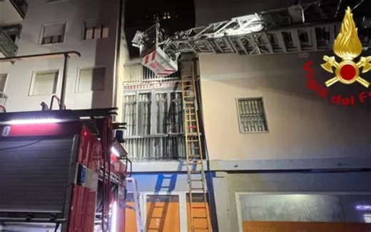 Milano, 3 morti nell'incendio di una casa: tracce di accelerante nella stanza del figlio
