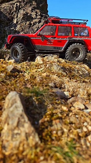 https://youtu.be/5sM06Igj5lY?si=VFjcHRU5ZZmRgQ12 Jeep Cherokee off road 4wd reely free men pro rc crawler | rcaktioncarsjs