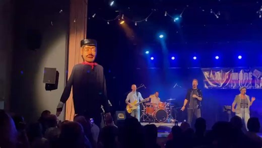 On ouvre l'album de la kermesse avec cette vidéo! Même Gilles et Catherine ont swingué sur le dancing Floor de l'espace culturel lors de nosse Méga Fiesse. "En accort parfait" et Six No More" ont mis le feu pour le plus grand bonheur des tripontains  Merciiiiiii d'avoir été là et l'année prochaine pour de nouveaux concerts. | Comité culturel de Trois-Ponts | Facebook