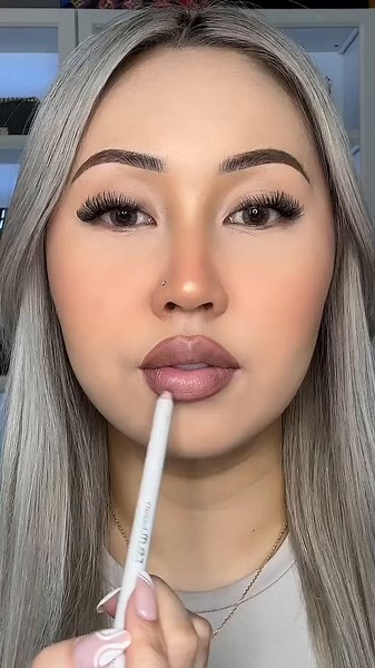 R.E.M. Beauty Gloss 'Jelly Sandals' Review