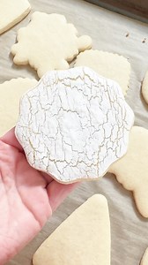 Crackled Cookies🤍🍪 For a crackled effect, brush raw cookies with a thin layer of Americolor White gel color – it's key to the look! Freeze for 10 minutes, then bake at 350°F straight from frozen. Note that more gel color intensifies the crackle, but may soften cookie. Find your perfect balance! Cutter @cameliacutters Food Coloring @americolor #cookiehack #instahacks #texturedcookies #cookiedecoratingvideos #cookielover | Oh Baby Bakery