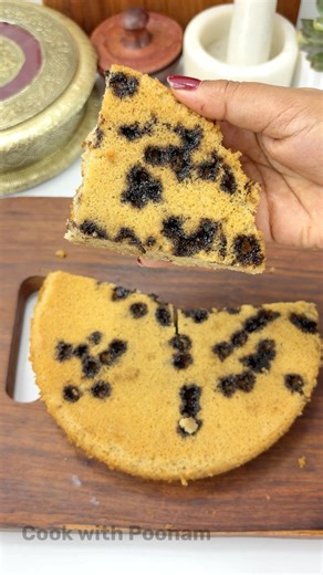 Jab kele Khatam hone Ka naam na lay to ye recipe banaye😍#banana #cake #shorts #youtubeshorts #reels