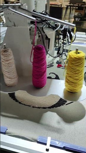 Automatic tufting machine for rug #tufting #tuftingmachine