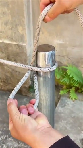 an easy and fast way to tie a rope to an iron pole firmly #construction #popular #viralshorts