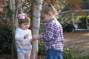 Contoh Dialog Bahasa Inggris untuk Menanyakan Kegiatan yang Sedang Dilakukan - Bobo