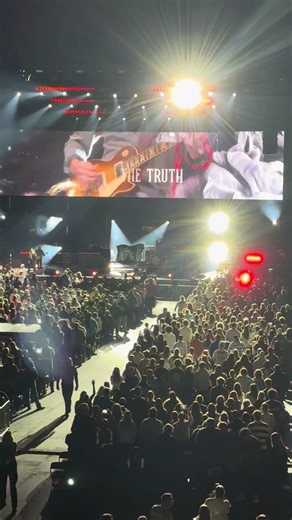 Worship God with thousands of people no better felling to see people come together in His name