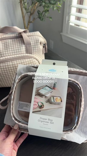 Obsessed with the gingham especially for spring!! Linked in my bio for you guys 🥰