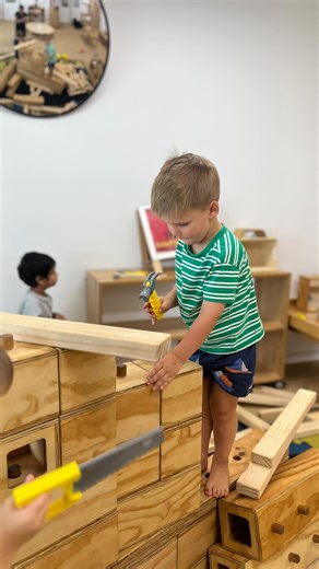 An hour of collaboration, problem-solving and deep focus as our Junior Kindy children led their own high-rise building project. Sometimes the most intentional teaching is to pause, observe, and let them lead 💚 #Reggio #JuniorKindy #ChildLedLearning #LearningThroughPlay #LittleArchitects #CuriousMinds #IntentionalTeaching #PlayBasedLearning #EarlyYears #CapableChildren | The Arlington Early Education and Care