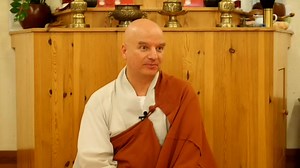 ... ha a "pillanatba visszatérsz", a tudat letisztul, mint a tér, mint a tükör, és ami ebből visszaverődik, mint elsődleges tudat-tartalom és tudat-teremtés (egyszerre) ... ez az intuitív réteg. Itt nem különül el az, hogy megláttad vagy megteremtetted, mert ugyan az... (Csong An Szunim - az Eredeti Fény Zen Templom apátja) - 2016.08.19. forrás: https://www.youtube.com/watch?v=3FfO-91tOeA | Zen