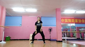 lisa练习室 take me 翻跳 练了几个小时，只有前半部分还可以看，up主真的努力了，一些细节没有还原还是蛮遗憾的，回去一定多练~