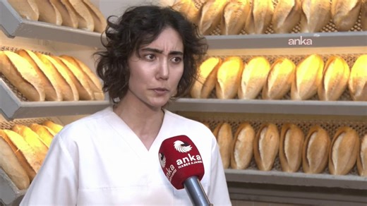 Ne çok kariyer delisi insan varmış ya. Herkes ünlü, herkes zengin olmak peşinde değil. Devamlı bir meslekleri aşağılama kafası, kendini üstte görme durumu. Ben bir barda bulaşık yıkayıp arada insanlarla sohbet edip kokteyl yapabileceğim işi yarak kürek holdingte yönetici olmaya tercih ederim. Kafam rahat olur, daha az geri zekalıya maruz kalırım, huzurlu olurum. Bu mesleğe saygı, tapınma işi bitti artık. Çok oldu.