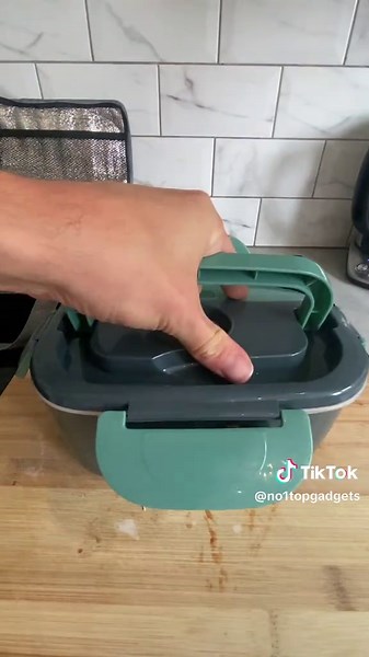 This electric heated lunchbox is brilliant for anyone who works on the road or in their cars/vans. Perfect for caravans as it can heat up your lunch. it allows us to have home cooked meals instead of buying rubbish takeaway food every day. This portable lunchbox has been brilliant for me and it's on a discount right now on tiktokshop.